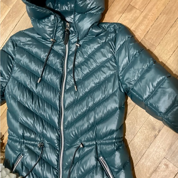 Mackage Arita coat worn 2-3 times in perfect condition. - Picture 3 of 7